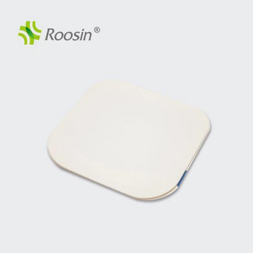 Medicazione idrocolloidale con supporto in schiuma